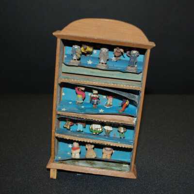 Miniature: Toy Shelf
