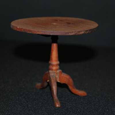 Miniature: Table