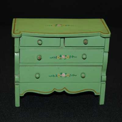 Miniature: Dresser
