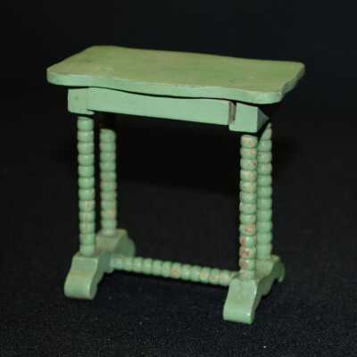 Miniature: Table