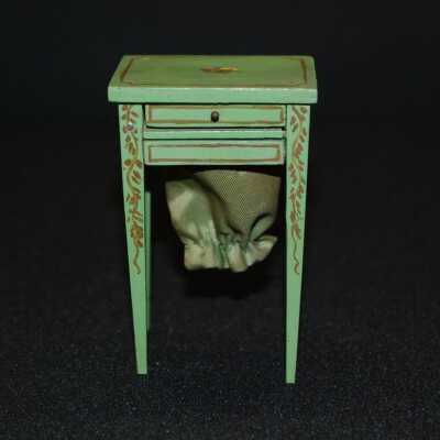 Miniature: Table