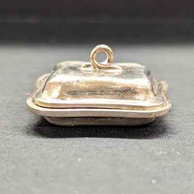 Miniature: Covered vegetable dish