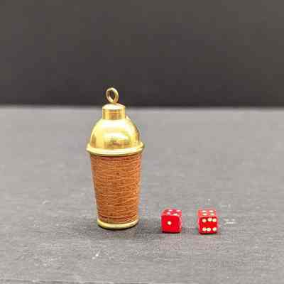 Miniature: Miniature cocktail shaker/dice holder