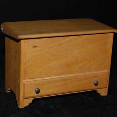 Miniature: dresser