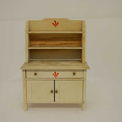 Miniature: Shelf on Chest