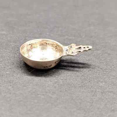 Miniature: Porringer