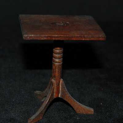 Miniature: table