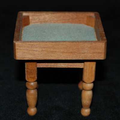 Miniature: table