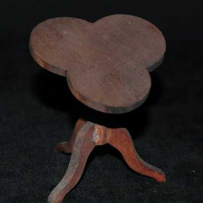 Miniature: table
