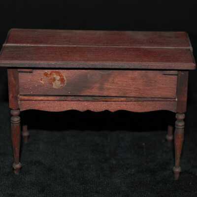 Miniature: table