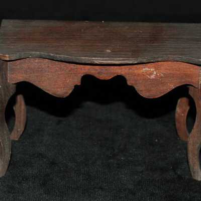 Miniature: table