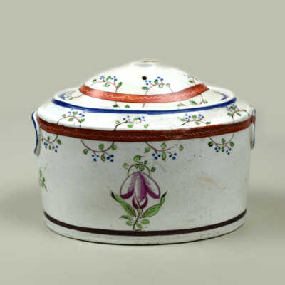 Tea canister with lid