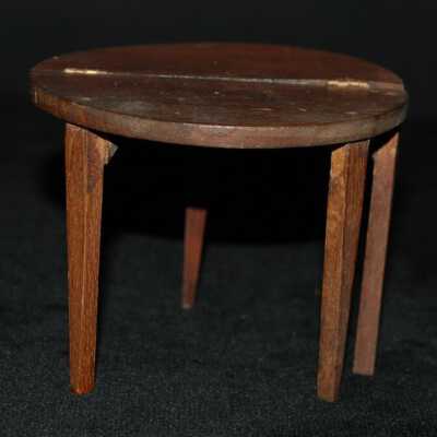 Miniature: table