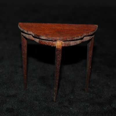 Miniature: table