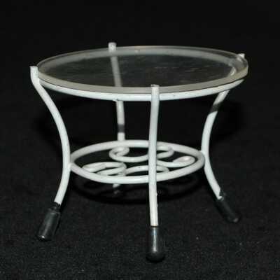 Miniature: table
