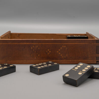 Domino Box