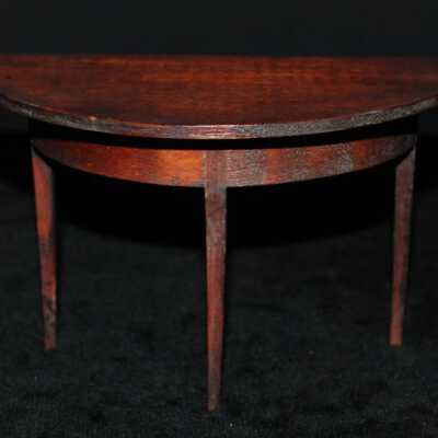 Miniature: table