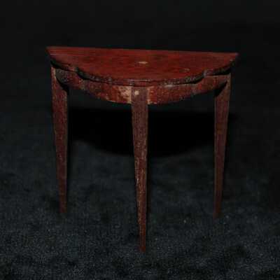 Miniature: table