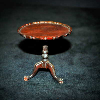Miniature: table