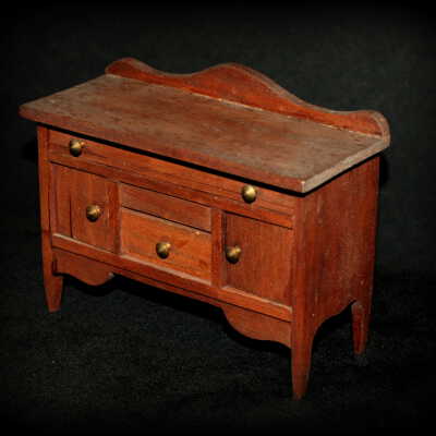 Miniature: chest