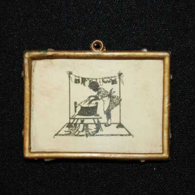 Miniature: Laundry Scene Wall Hang