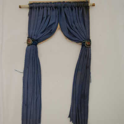 Miniature: Curtain