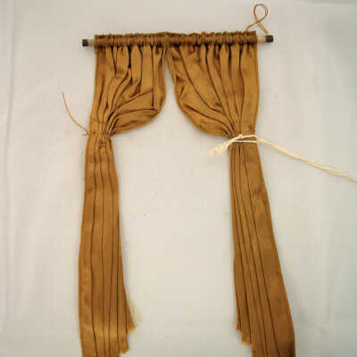 Miniature: Curtain
