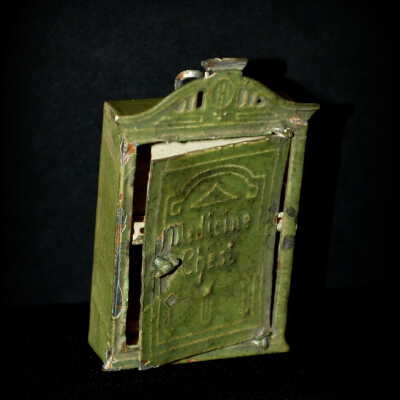 Miniature: Medicine Chest
