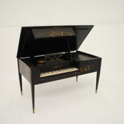 Miniature: Piano