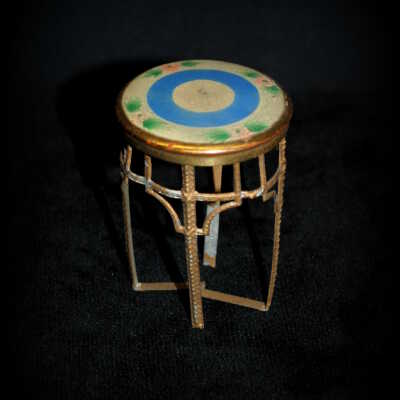 Miniature: table