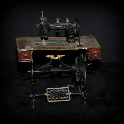 Miniature: sewing machine table