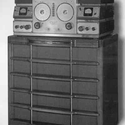 Image: Joe Veras, K9OCO: With optional cabinet containing a "giant Jensen bass reflex speaker" and shelves for mounting the power supply and amplifier.