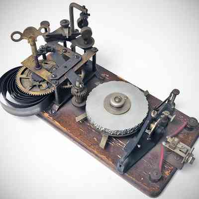 Omnigraph Junior. Front view. The quarter-inch jack at right end is a user modification.: Image: Tom Brooks, KE1R; collection: ARRL