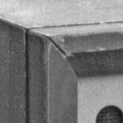 Note grove, which runs along the top and sides of the cabinet. Found only on the the first production run of the AK-5.
