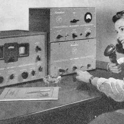 The HQ-129X shown with the Four-20 transmitter (top) and Four-11 modulator.: Image: ARRL Handbook 1948