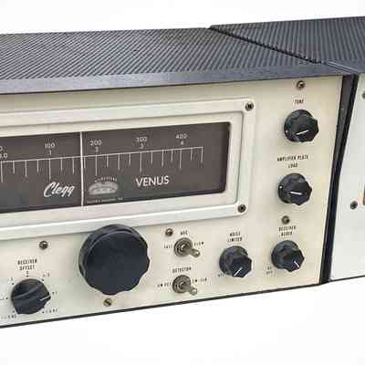 Shown with optional 416A speaker-power supply.: Image: Chuck Penson, WA7ZZE, hamfest