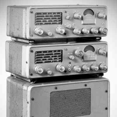 MBR-a (top) shown with MB-560 transmitter and RTS-600S speaker/power supply.: Image: Joe Veras, K9OCO
