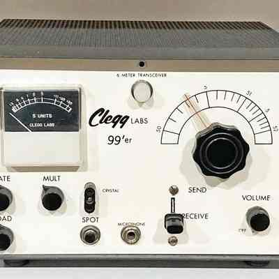 An example for a later production run. Note different meter style and the addition of a pilot light. The mic jack may not be original.: Image: Chuck Penson, WA7ZZE, collection: westvalleyhamshack.com