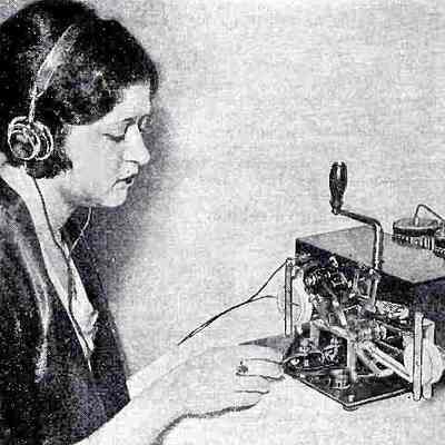 Figure 3. Illustration showing crank used to wind up the machine, and batteries required to operate the vacuum tube oscillator..: Image: Shortwave Craft, Nov 1932