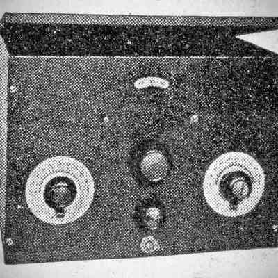 This image from October 1932 shows a distinctly different radio than in the main photo, but is also advertised the Hawk.: Image: QST, Oct 1932