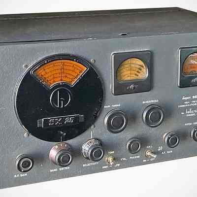 Hallicrafters SX-25 "Super Defiant"