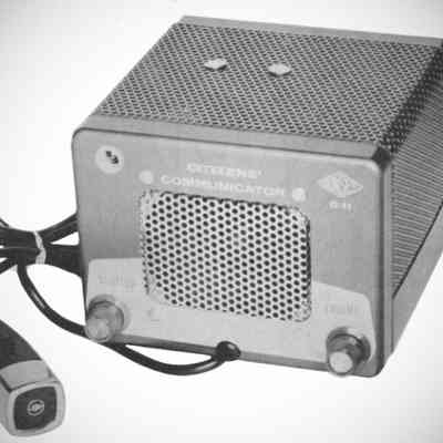 Note magic eye at upper left. Mic cable now comes out the front.: Image: Sams Photofact