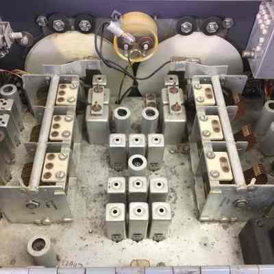HQ-180A. Note absence of the 5U4 recitifer tube at lower left. Also note "AX" version crystal deck at upper right.: Image: schulmanauction.com
