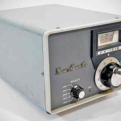 Note black trim around nameplate.: Image: hamandhifi.com
