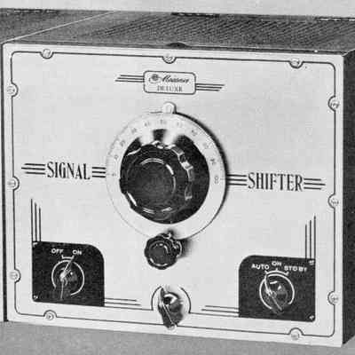 "De Luxe" model (right) with shown with Signal Spotter. This is probably the most familiar version of the Signal Shifter.: Image: QST, Dec 1940
