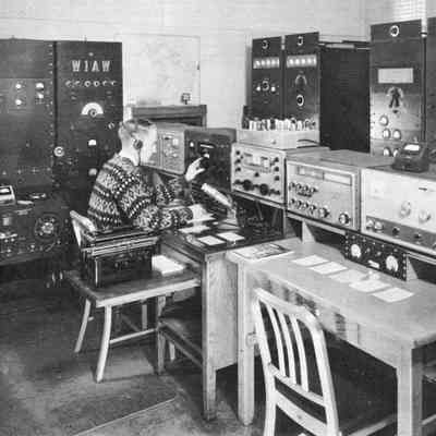 W1AW Maxim Memorial Station, cr. 1962. Equipment in use includes (from left), Barker & Williamson 5100 transmitter, Barker & Williamson 51SB sideband adapter, Collins 75A-4 receiver, Hammarlund HQ-160 receiver, Hammarlund HX-500 transmitter. and a Heath HA-10 amplifier..: Image: From ARRL publication "Operating an Amateur Radio Station," copyright 1964