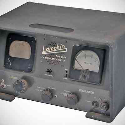 Model 205A: Image: Chuck Penson, WA7ZZE, hamfest