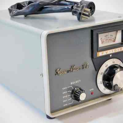 Note gold trim around nameplate.: Image: hamandhifi.com