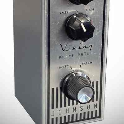 Some users installed their own knobs.: Image: Chuck Penson, WA7ZZE, hamfest