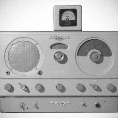 Image: Joe Veras, K9OCO: NC-57 with optional SM-57 S-meter and pedestal.